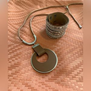 Necklace and bracelet set